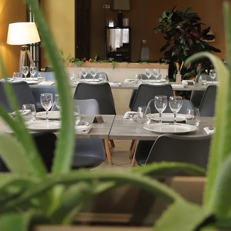 Logis Le Commerce 2*