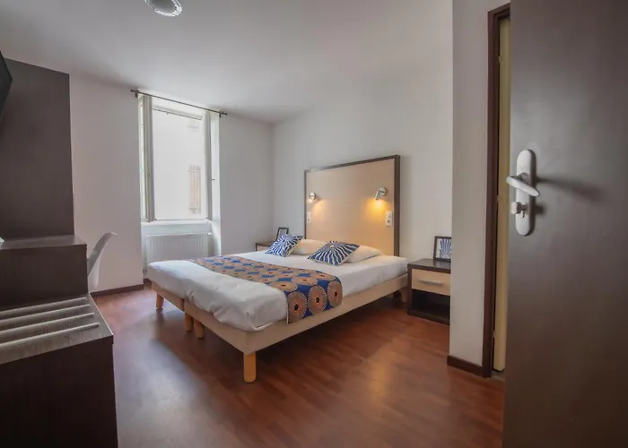 Logis Le Commerce Hotel 2*