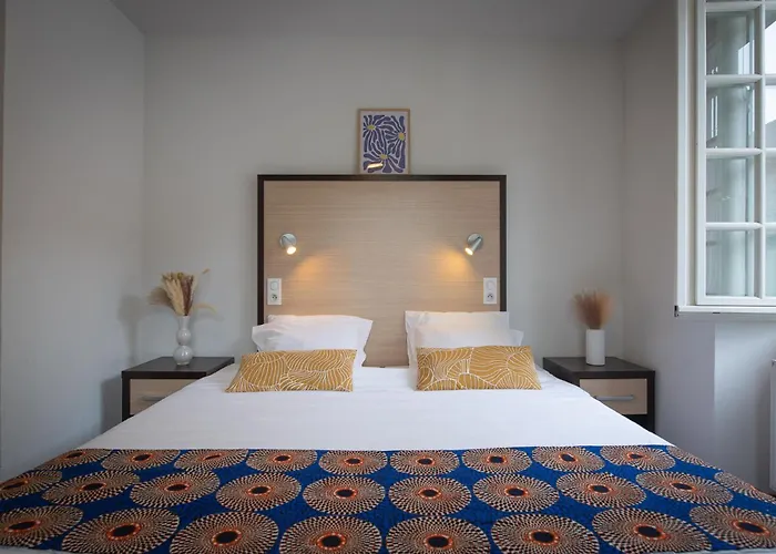 Hotel Logis Le Commerce Navarrenx