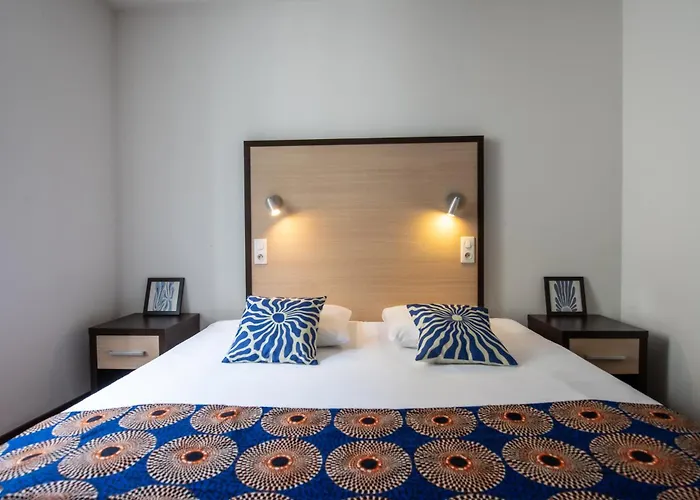 Logis Le Commerce 2* Navarrenx