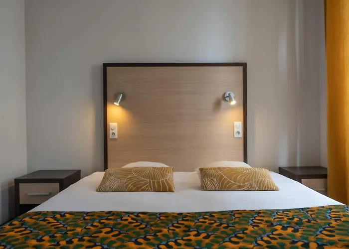 Logis Le Commerce Hotel 2*